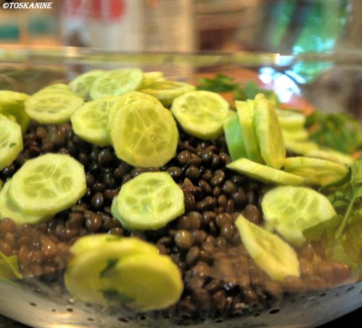 Belugalinsen-Salat mit grünem Spargel und in Öl gegartem Eigelb - Rezept - Bild Nr. 5