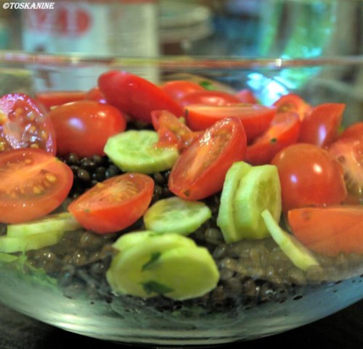 Belugalinsen-Salat mit grünem Spargel und in Öl gegartem Eigelb - Rezept - Bild Nr. 6