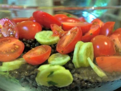 Belugalinsen-Salat mit grünem Spargel und in Öl gegartem Eigelb - Rezept - Bild Nr. 6