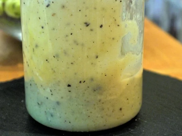 Belugalinsen-Salat mit grünem Spargel und in Öl gegartem Eigelb - Rezept - Bild Nr. 8