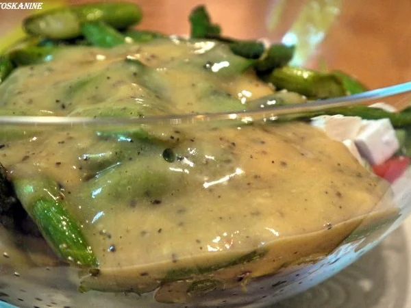 Belugalinsen-Salat mit grünem Spargel und in Öl gegartem Eigelb - Rezept - Bild Nr. 9