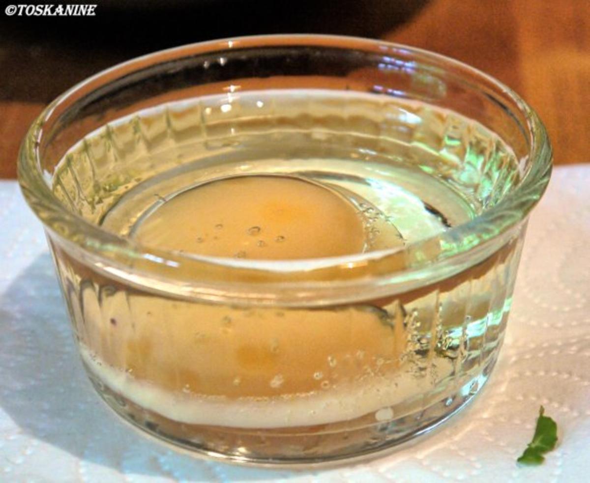 Belugalinsen-Salat mit grünem Spargel und in Öl gegartem Eigelb - Rezept - Bild Nr. 14