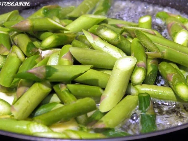 Rezept: Risotto mit grünem Spargel und getrockneten Tomaten Bild Nr. 11 Risotto mit grünem Spargel und getrockneten Tomaten - Rezept - Bild Nr. 11