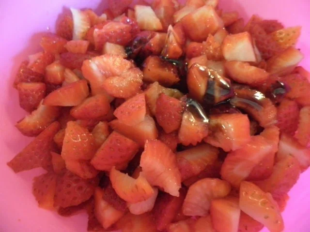 Basilikum - Eis, Eierlikör - Mousse und Balsamico - Erdbeeren ... mein Osterdessert ... - Rezept - Bild Nr. 12