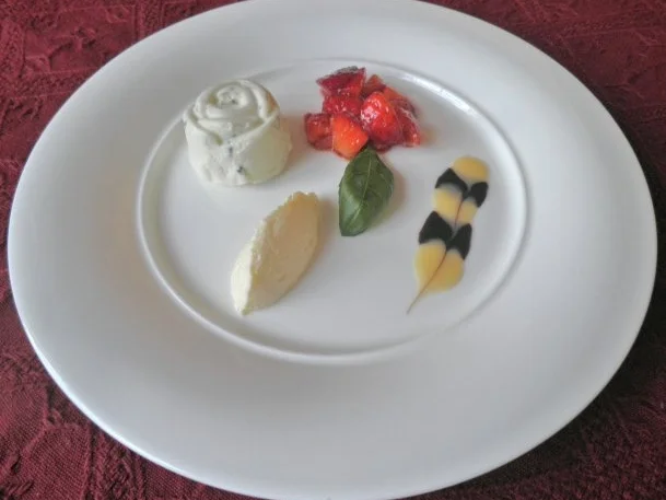 Basilikum - Eis, Eierlikör - Mousse und Balsamico - Erdbeeren ... mein Osterdessert ... - Rezept - Bild Nr. 2