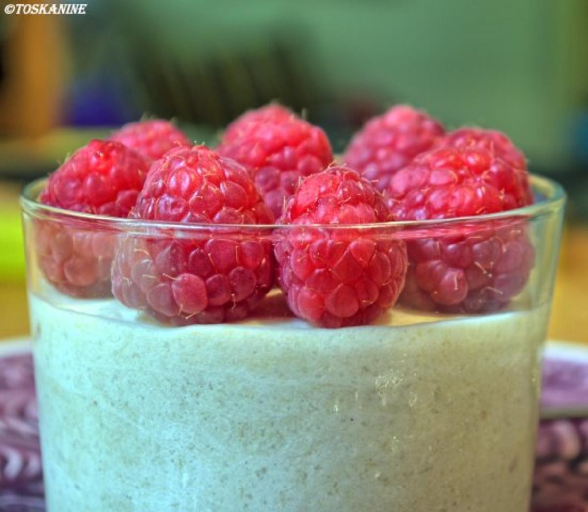 Bilder für Rhabarber-Mousse mit Himbeeren - Rezept