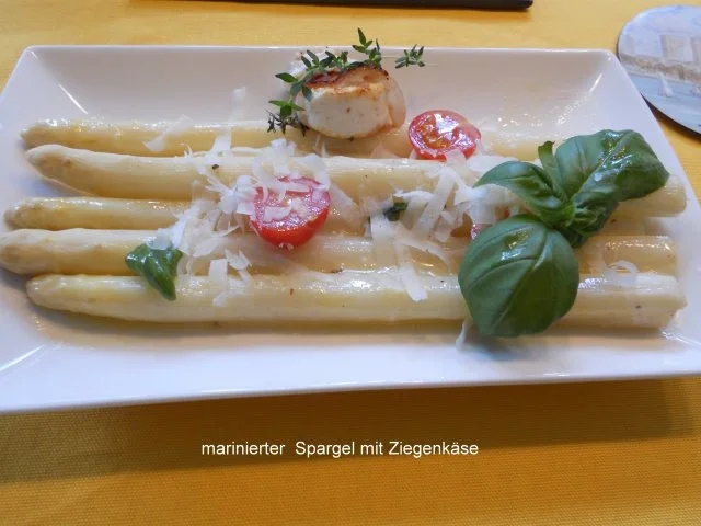 marinierter Spargel mit Ziegenkäse - Rezept