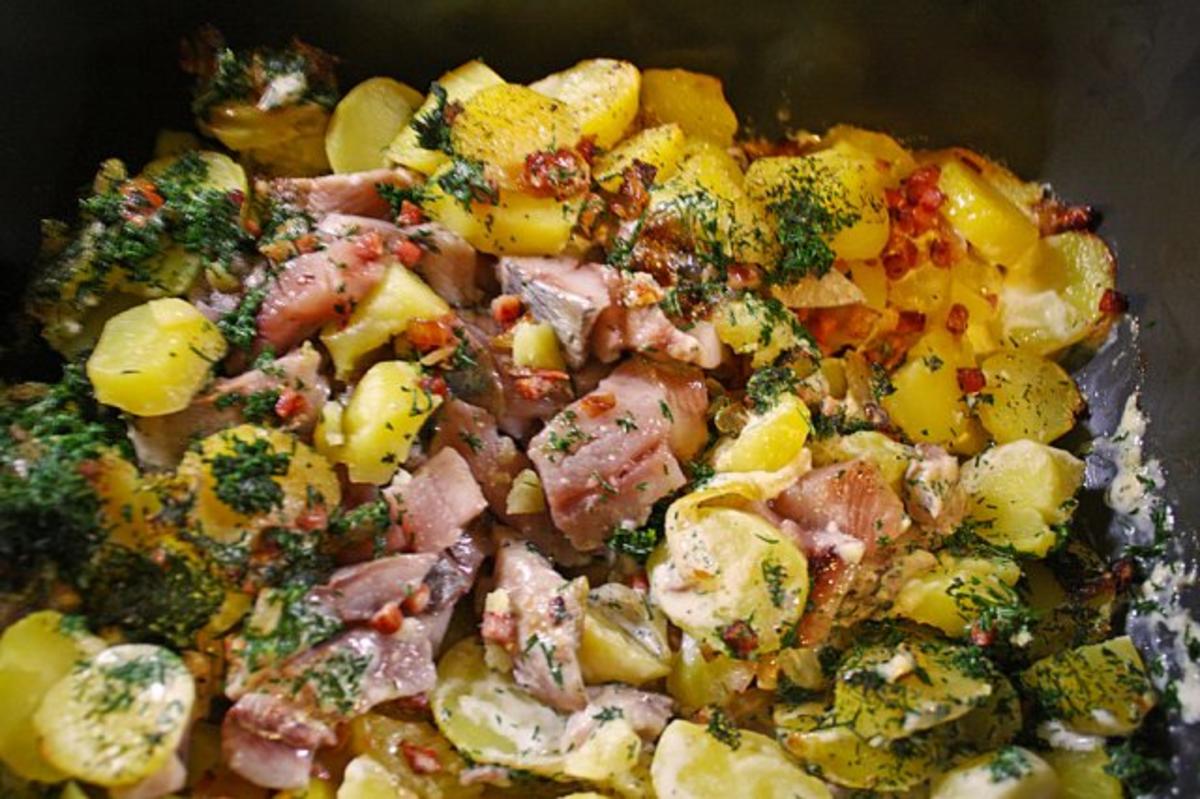 Matjesauflauf Matjes mit Kartoffeln, Schinkenspeck, Zwiebeln und Dill ...