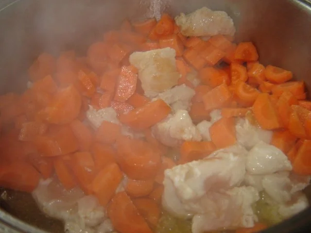 Hähnchenfleisch mit Möhren und Erbsen - Rezept - Bild Nr. 4