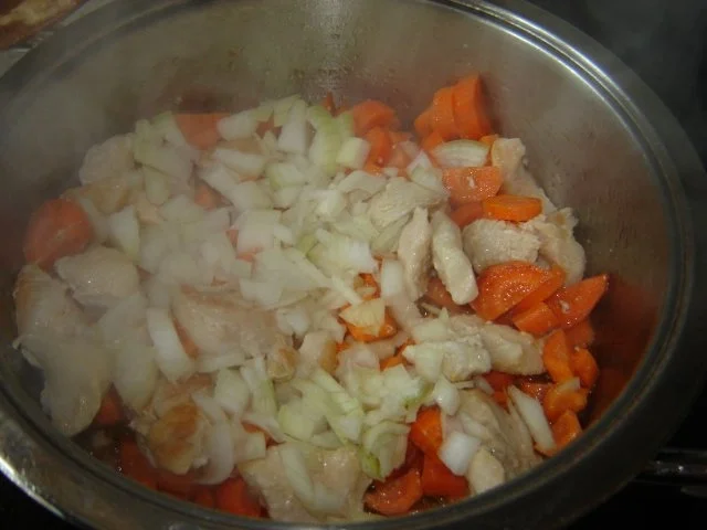 Hähnchenfleisch mit Möhren und Erbsen - Rezept - Bild Nr. 5