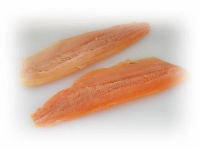 Lachsfiletröllchen mit Wasabi-Püree, gebratenen Zuckererbsen und Cherrytomaten - Rezept - Bild Nr. 6