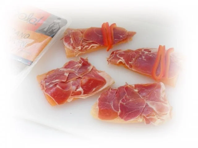 Lachsfiletröllchen mit Wasabi-Püree, gebratenen Zuckererbsen und Cherrytomaten - Rezept - Bild Nr. 8