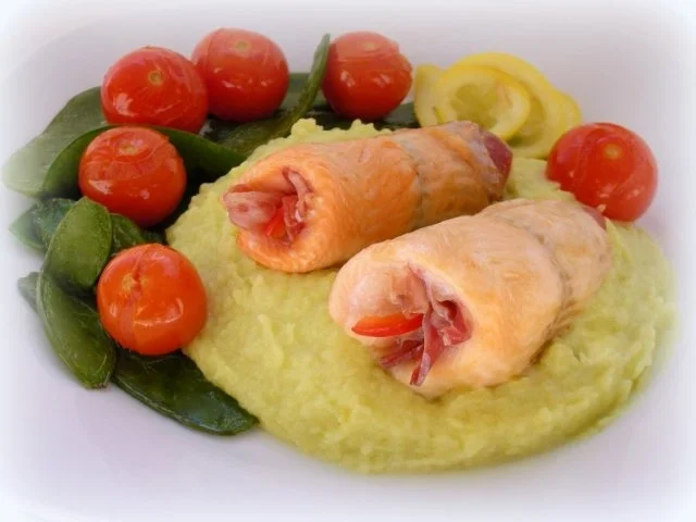 Lachsfiletröllchen mit Wasabi-Püree, gebratenen Zuckererbsen und Cherrytomaten - Rezept - Bild Nr. 13