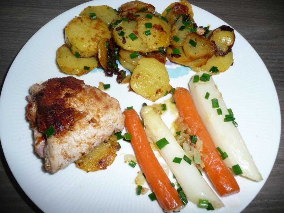 Cordon Bleu Natur an Bratkartoffeln und Mischgemüse. - Rezept