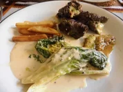 Rinder - Minuten - Steak, grobe Kartoffeln und warmer Romana Salat - Rezept