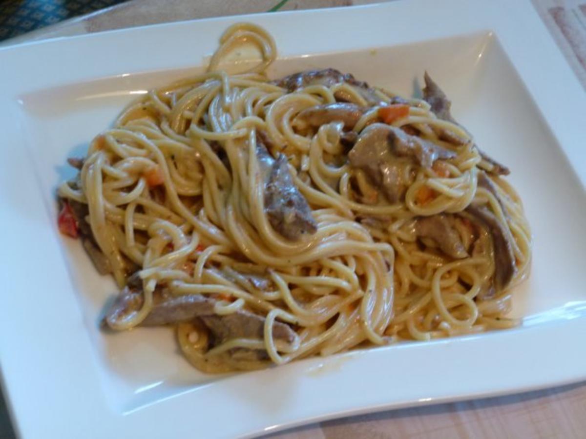 Spaghetti mit Metaxa-Gyrossauce nach Art der Griechen - Rezept