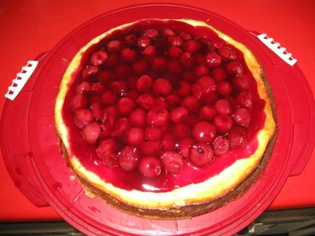 Quarkkuchen mit Gries und Kirschen - Rezept