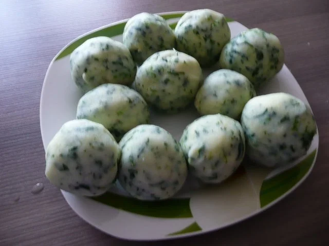 Zigeunerrollbraten mit Spinatknödel, Bohnensalat + Dessert - Rezept - Bild Nr. 5