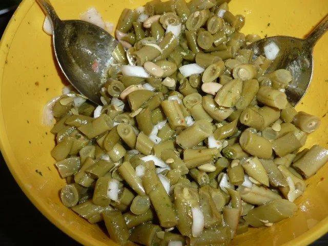 Zigeunerrollbraten mit Spinatknödel, Bohnensalat + Dessert - Rezept - Bild Nr. 7