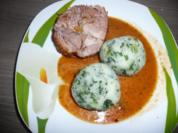 Zigeunerrollbraten mit Spinatknödel, Bohnensalat + Dessert - Rezept