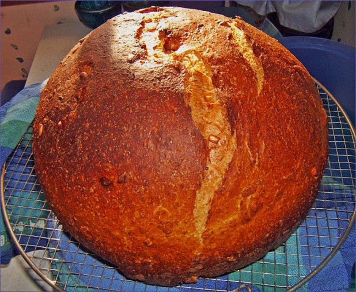 Bilder für Buttermilchbrot mit Weizenvollkornmehl und Sonnenblumenkernen - Rezept