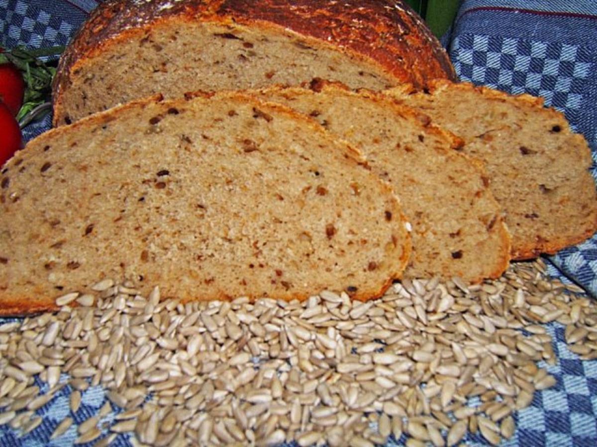 Buttermilchbrot mit Weizenvollkornmehl und Sonnenblumenkernen - einfach ...
