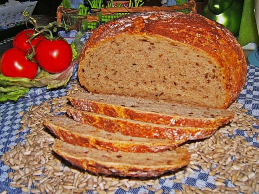 Buttermilchbrot mit Weizenvollkornmehl und Sonnenblumenkernen - Rezept ...
