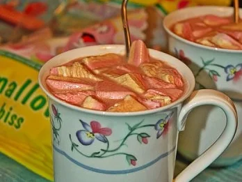 Rezept: Heiße Schokolade mit Marshmallows Bild Nr. 3 Heiße Schokolade mit Marshmallows - Rezept - Bild Nr. 3