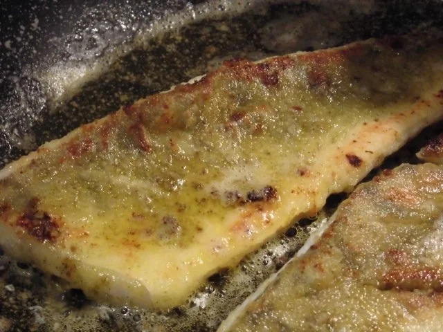 Zander auf der Haut gebraten mit Dillsoße, grüner Spargel und Reis - Rezept - Bild Nr. 3