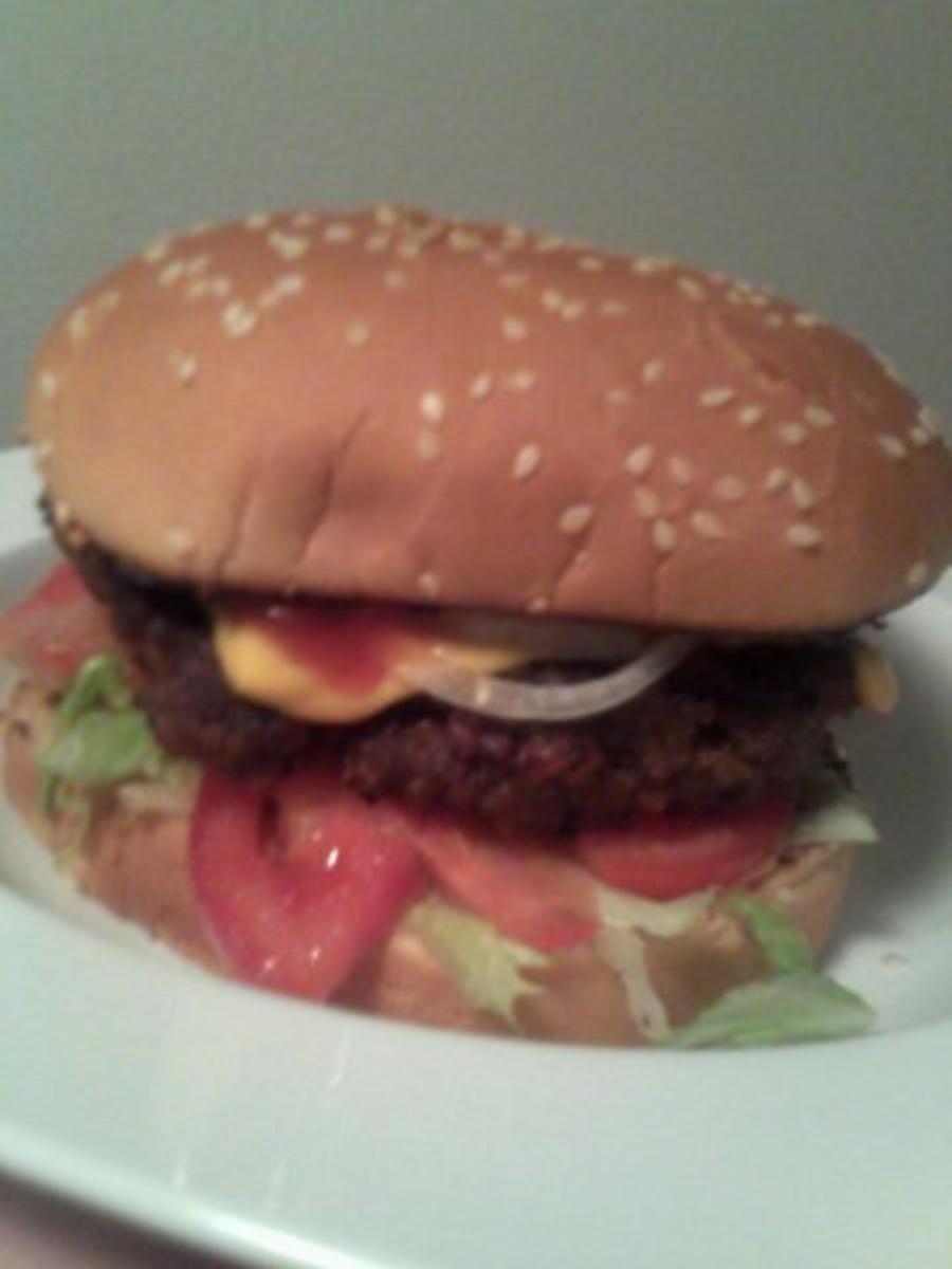 Cheeseburger Mit Rind Hackfleisch Frisch Und Hamburger Brotchen Rezept Mit Bild Kochbar De