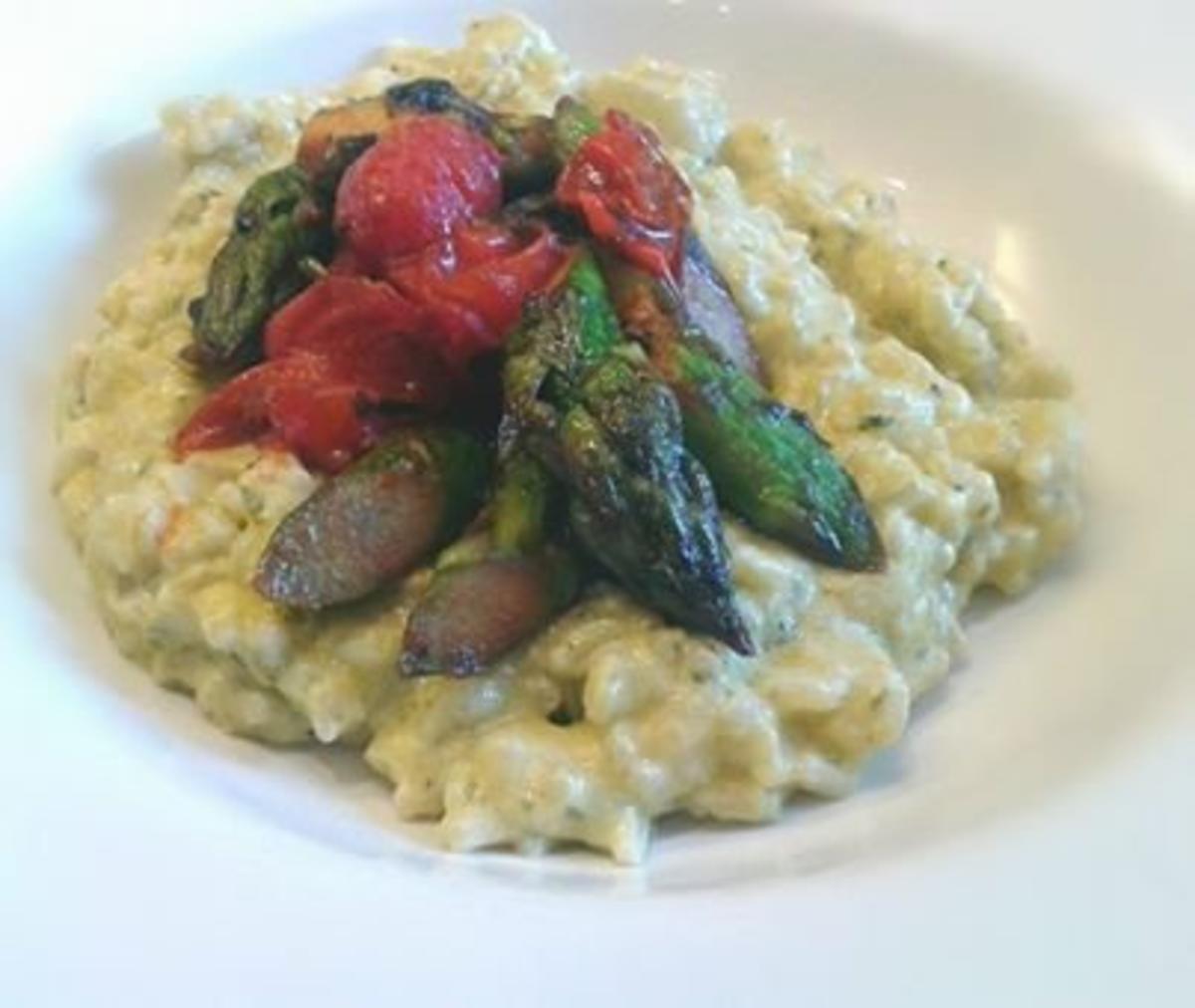 Kohlrabi-Bärlauch-Risotto mit gebratenem Spargel - Rezept - kochbar.de