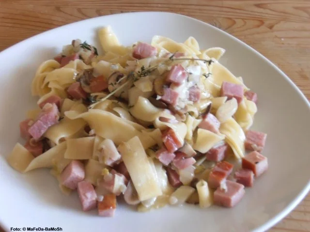 Rezept: Schinkennudeln mit Chicorée Schinkennudeln mit Chicorée - Rezept