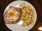 Gebackener Fleischkäse mit Spiegelei  und Bratkartoffeln - Rezept