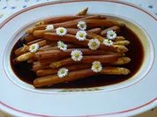 In Blutorangensud gegarter Spargel - Rezept