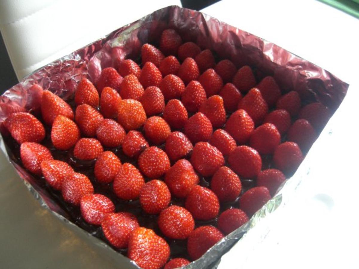 Erdbeer-Stracciatella-Schnitten - Rezept - Bild Nr. 7