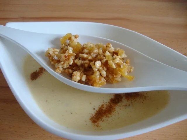 Rezept: Apfelsüppchen mit Zimt & Vanille und Apfelkrokant Bild Nr. 2 Apfelsüppchen mit Zimt & Vanille und Apfelkrokant - Rezept - Bild Nr. 2