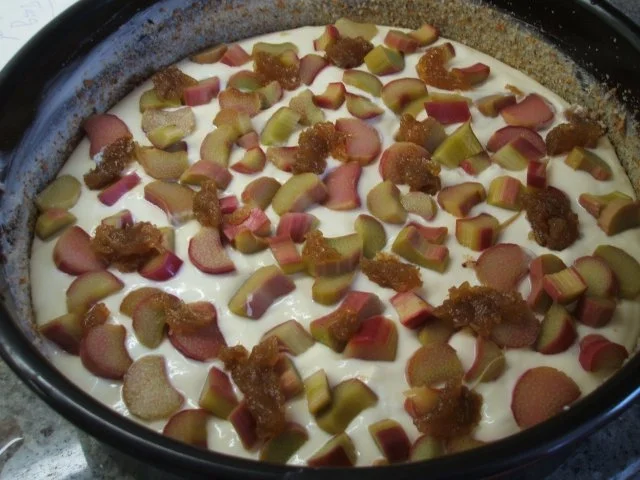 Backen: Abgestürzter Rhabarber-Quark-Kuchen - Rezept - Bild Nr. 6