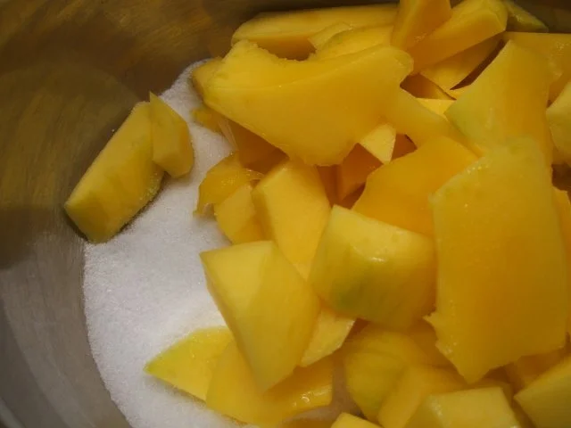 Backen: Quarktorte "Bodenlos" mit Mangosahnecreme - Rezept - Bild Nr. 7