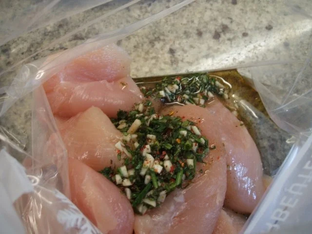 Geflügel: Hühnerschnitzel unter Tomaten-Schafskäse-Haube - Rezept - Bild Nr. 4