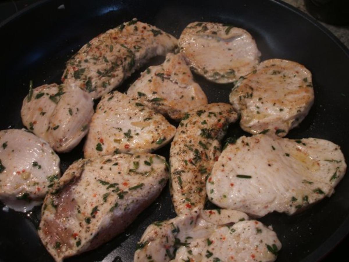 Geflügel: Hühnerschnitzel unter Tomaten-Schafskäse-Haube - Rezept - Bild Nr. 5