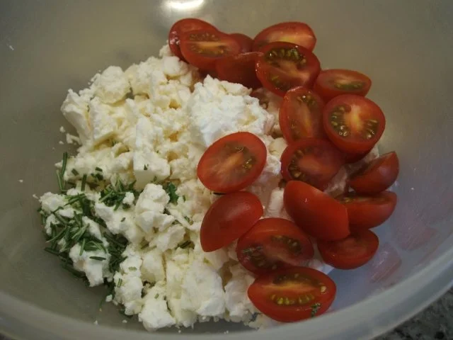 Geflügel: Hühnerschnitzel unter Tomaten-Schafskäse-Haube - Rezept - Bild Nr. 6