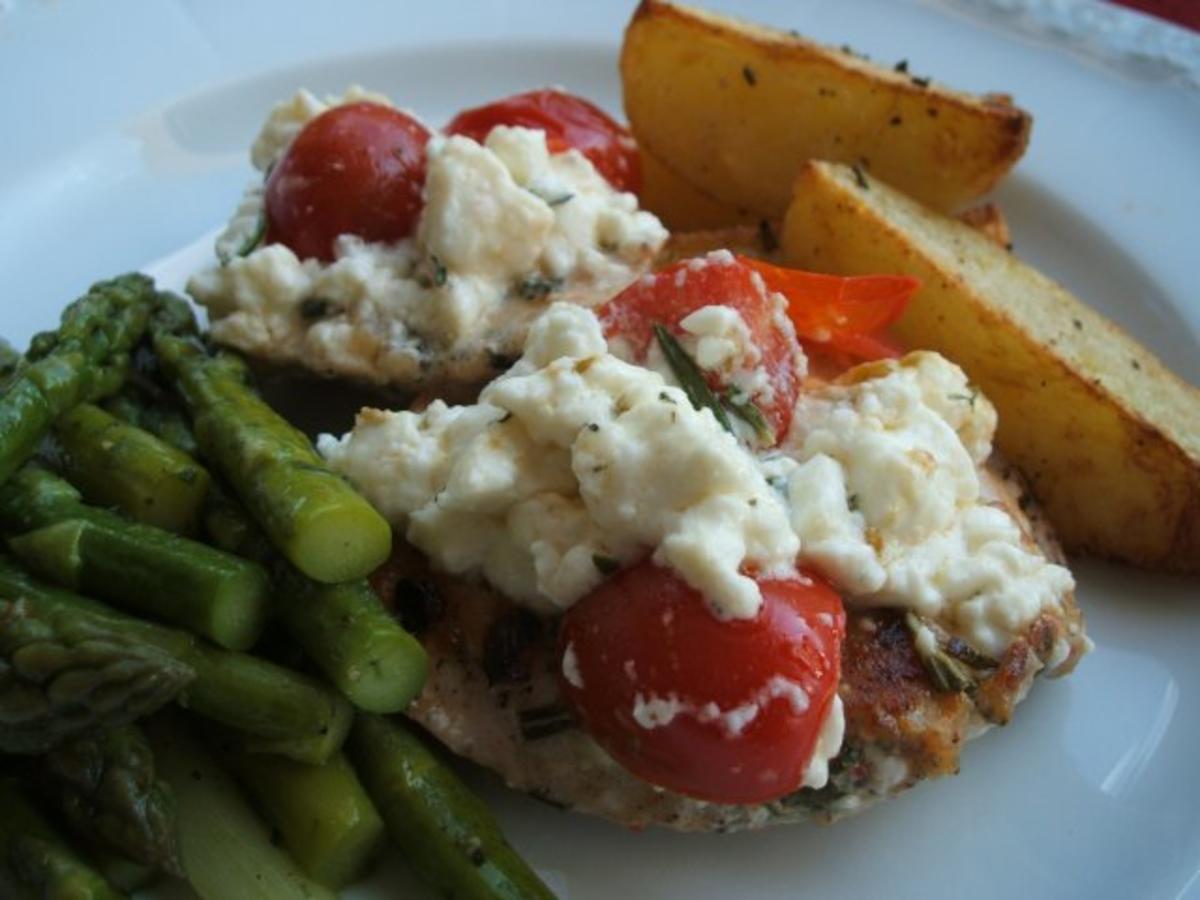 Bilder für Geflügel: Hühnerschnitzel unter Tomaten-Schafskäse-Haube - Rezept