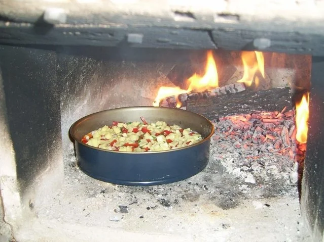 Schinken / Paprika Pizza aus dem Holzbackofen - Rezept - Bild Nr. 2