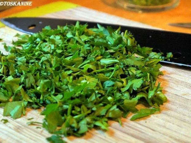 Panierte Rotbarschfilets mit Pastis-Sauce und Vanille-Tomaten - Rezept - Bild Nr. 4