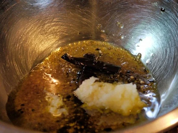 Panierte Rotbarschfilets mit Pastis-Sauce und Vanille-Tomaten - Rezept - Bild Nr. 7