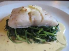 unter Folie gegarter Kabeljau mit Senfsauce und Blattspinat - Rezept