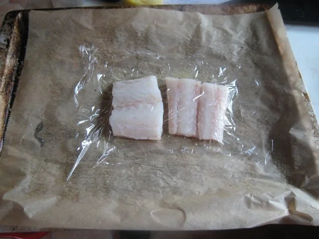 unter Folie gegarter Kabeljau mit Senfsauce und Blattspinat - Rezept - Bild Nr. 2