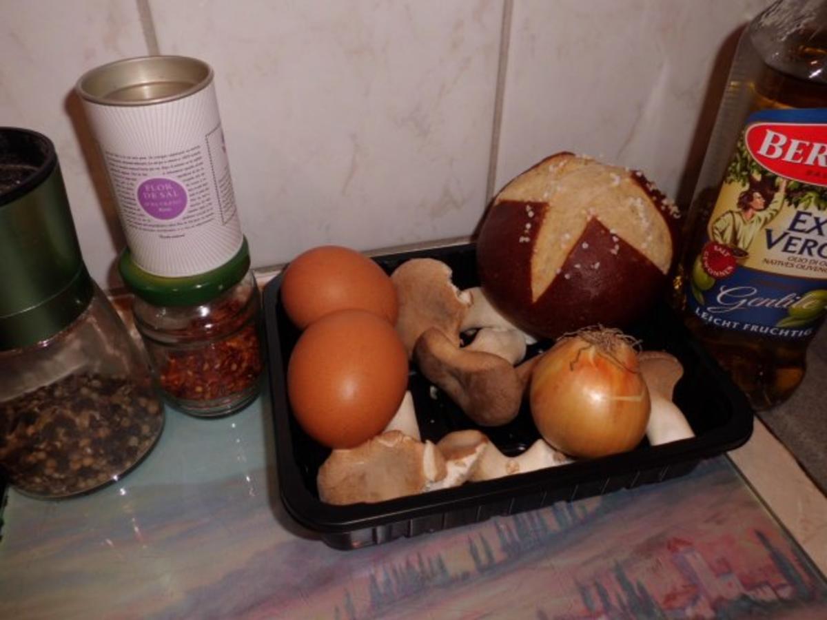 Pfannengericht: Omelett mit Pilzen und Brötchen - Rezept - Bild Nr. 2