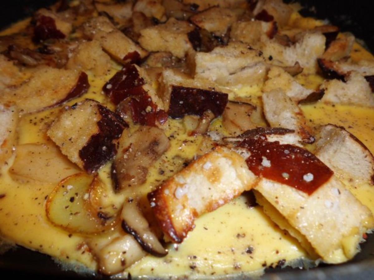 Pfannengericht: Omelett mit Pilzen und Brötchen - Rezept - Bild Nr. 6