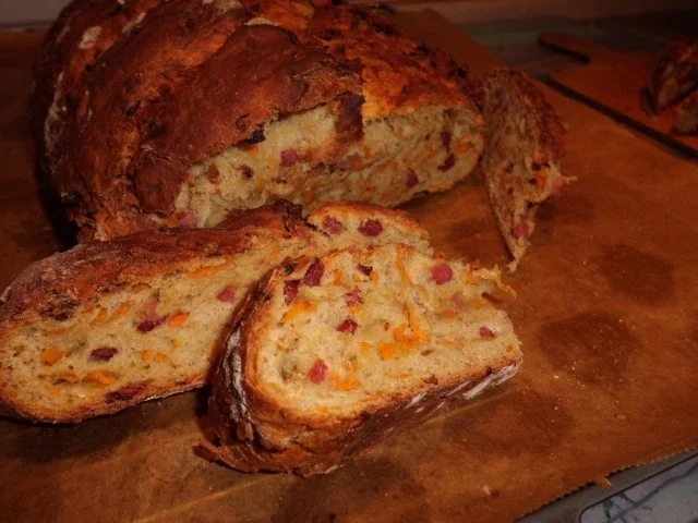 Rezept: Brot/Brötchen: Dinkelbrot mit Malzbier, Schinkenspeck und Süßkartoffel Brot/Brötchen: Dinkelbrot mit Malzbier, Schinkenspeck und Süßkartoffel - Rezept